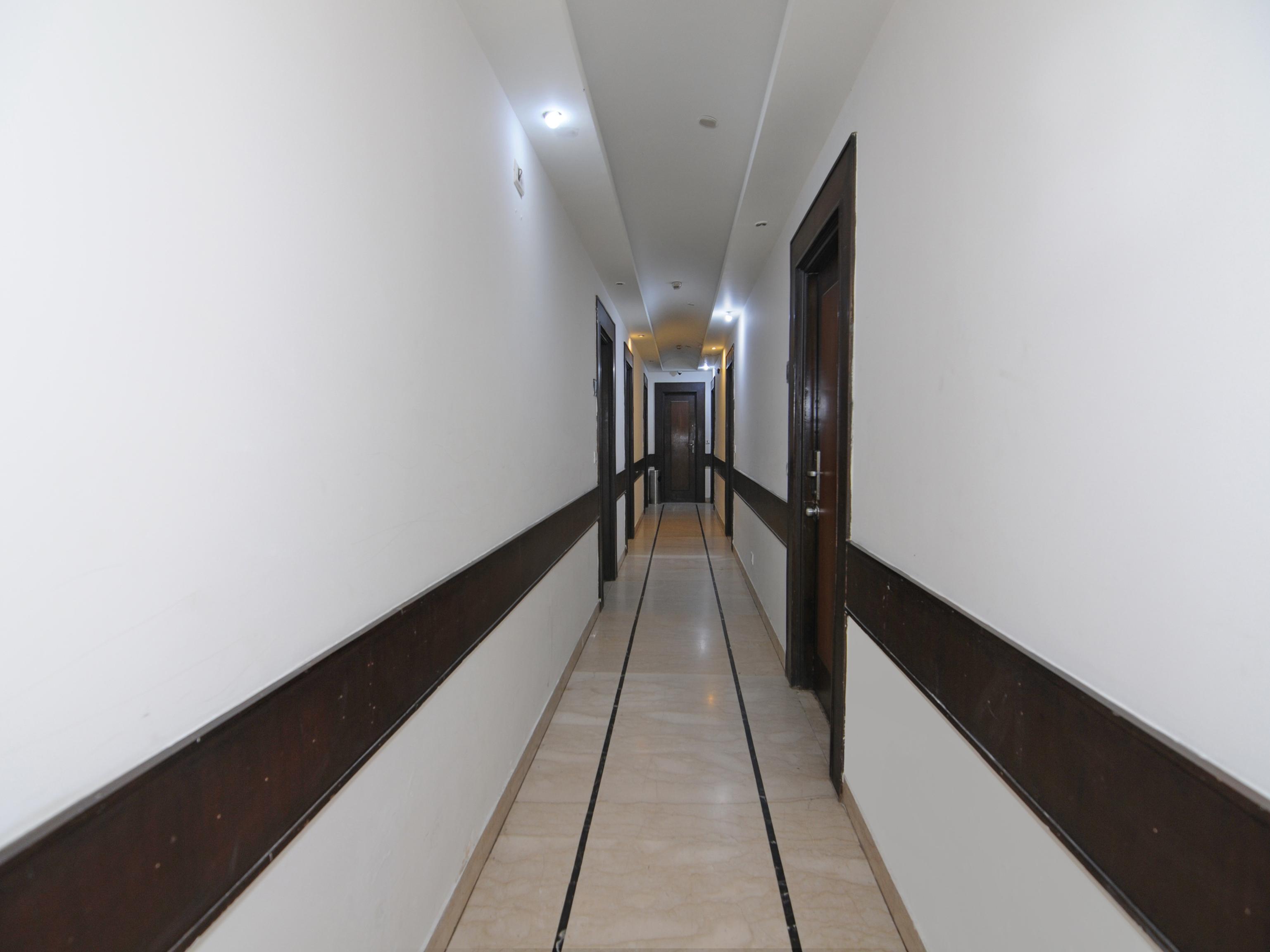 Oyo 6845 The Grand Hotel New Delhi Buitenkant foto