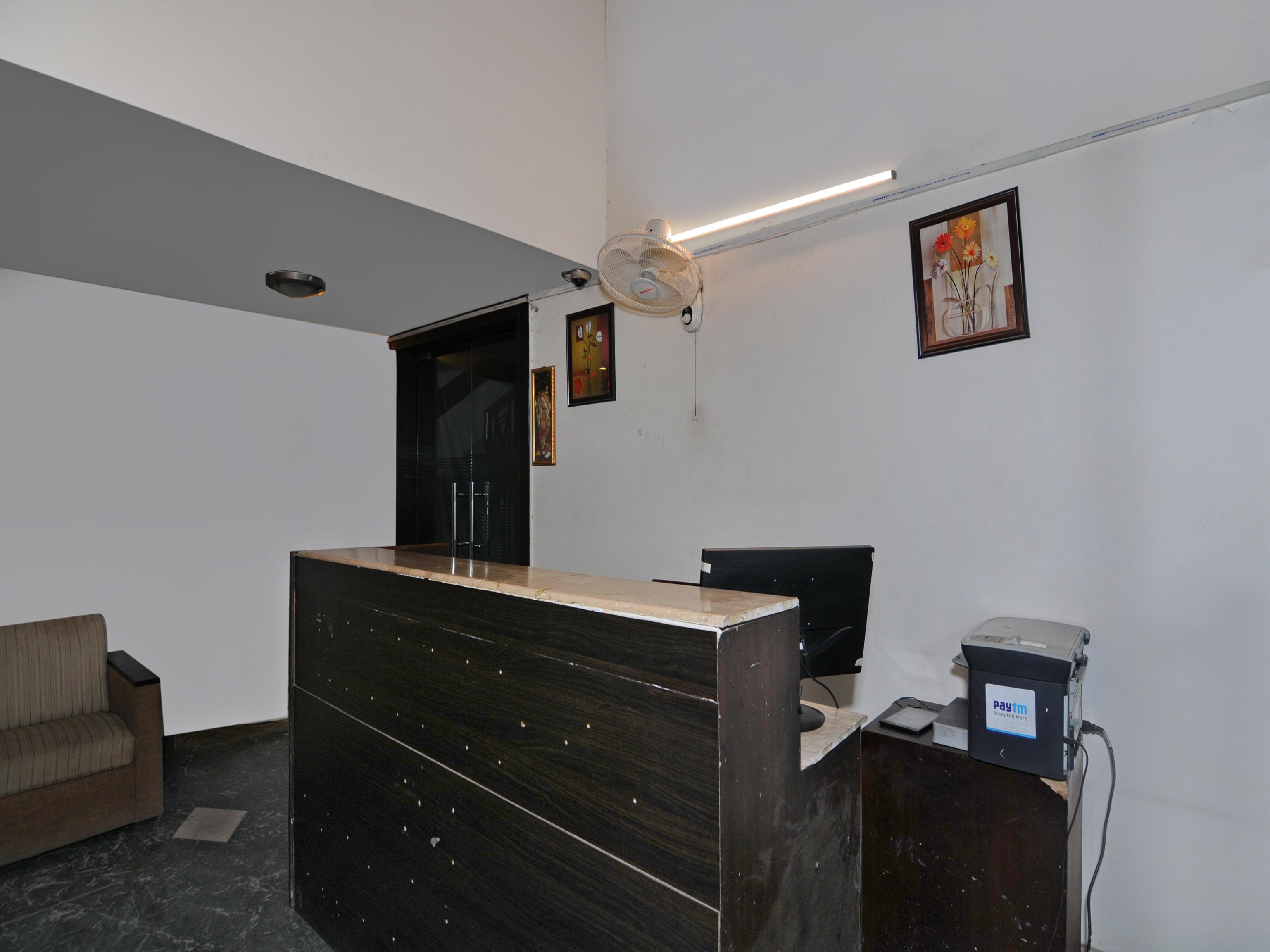 Oyo 6845 The Grand Hotel New Delhi Buitenkant foto