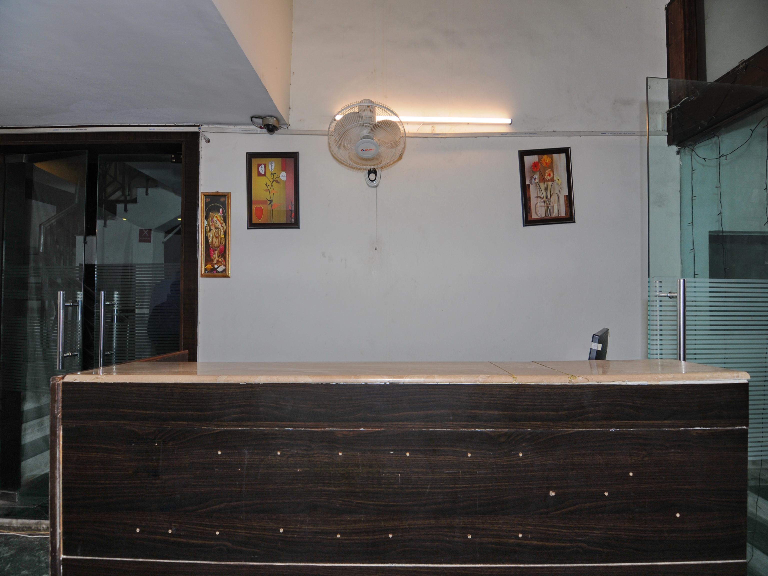 Oyo 6845 The Grand Hotel New Delhi Buitenkant foto
