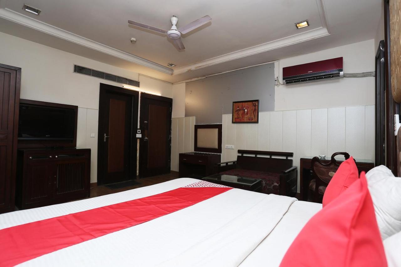 Oyo 6845 The Grand Hotel New Delhi Buitenkant foto