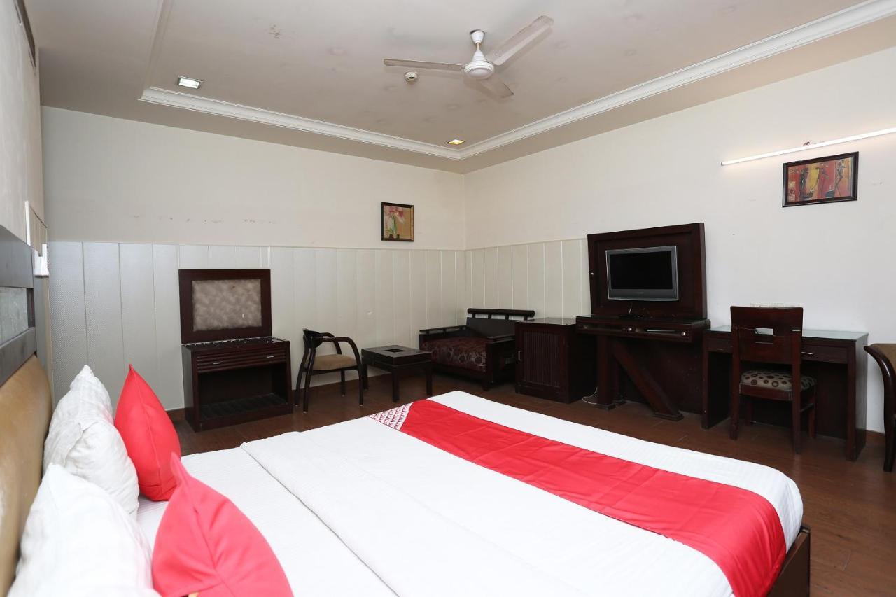 Oyo 6845 The Grand Hotel New Delhi Buitenkant foto